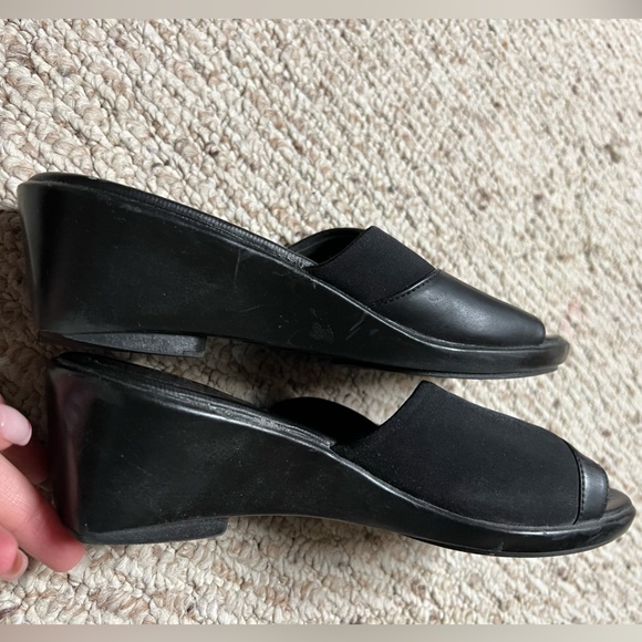 ◼️PREDICTIONS: Women’s size 8.5W, black slide-on sandals with stretchy band◼️ - Picture 10 of 13